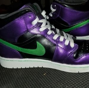 Custom painted beastboy/joker air Jordan's size 11